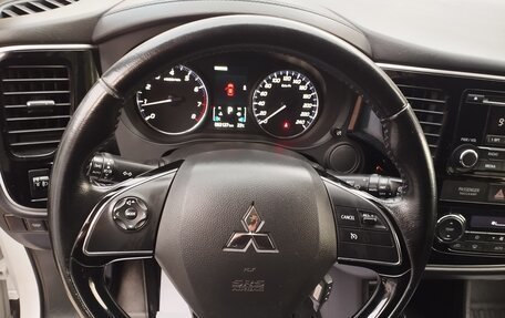 Mitsubishi Outlander III рестайлинг 3, 2016 год, 1 680 000 рублей, 11 фотография