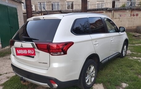 Mitsubishi Outlander III рестайлинг 3, 2016 год, 1 680 000 рублей, 3 фотография