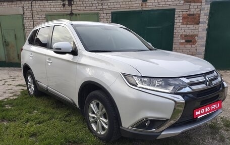 Mitsubishi Outlander III рестайлинг 3, 2016 год, 1 680 000 рублей, 2 фотография