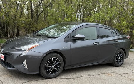 Toyota Prius IV XW50, 2016 год, 1 550 000 рублей, 2 фотография