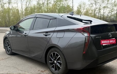 Toyota Prius IV XW50, 2016 год, 1 550 000 рублей, 5 фотография