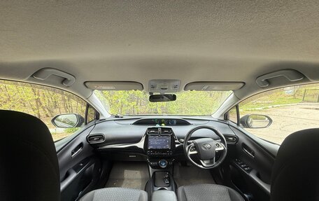 Toyota Prius IV XW50, 2016 год, 1 550 000 рублей, 10 фотография