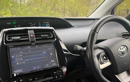 Toyota Prius IV XW50, 2016 год, 1 550 000 рублей, 13 фотография