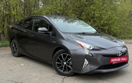 Toyota Prius IV XW50, 2016 год, 1 550 000 рублей, 8 фотография