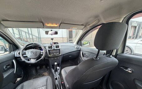 Renault Logan II, 2014 год, 800 000 рублей, 2 фотография