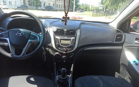 Hyundai Solaris II рестайлинг, 2011 год, 740 000 рублей, 13 фотография