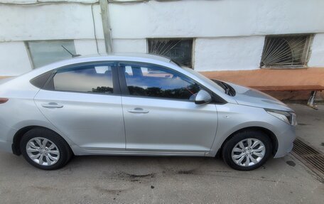 Hyundai Solaris II рестайлинг, 2018 год, 600 000 рублей, 4 фотография