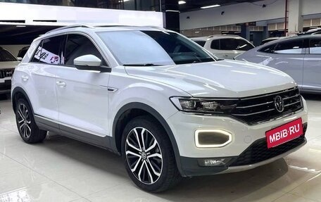 Volkswagen T-Roc I, 2021 год, 2 650 000 рублей, 3 фотография