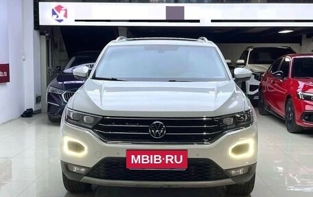 Volkswagen T-Roc I, 2021 год, 2 650 000 рублей, 2 фотография
