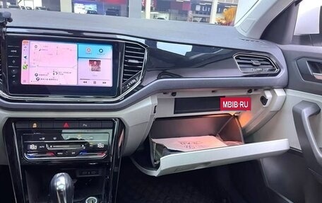 Volkswagen T-Roc I, 2021 год, 2 650 000 рублей, 13 фотография