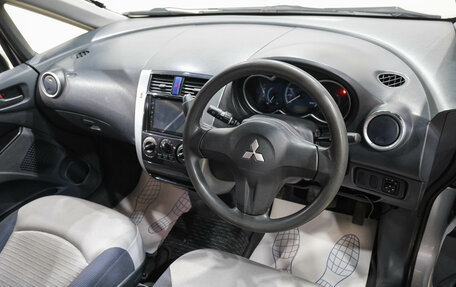 Mitsubishi Colt VI рестайлинг, 2003 год, 299 000 рублей, 13 фотография
