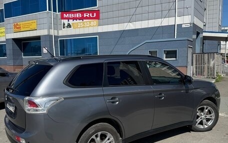 Mitsubishi Outlander III рестайлинг 3, 2012 год, 1 300 000 рублей, 3 фотография