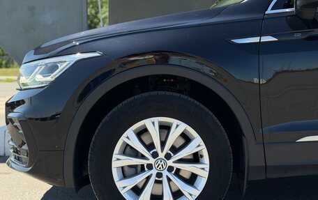 Volkswagen Tiguan II, 2021 год, 3 350 000 рублей, 2 фотография