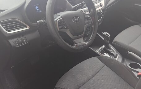 Hyundai Solaris II рестайлинг, 2018 год, 830 000 рублей, 3 фотография