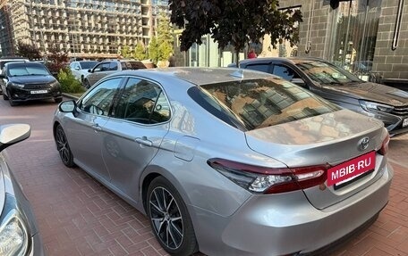 Toyota Camry, 2021 год, 2 950 000 рублей, 4 фотография