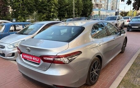 Toyota Camry, 2021 год, 2 950 000 рублей, 2 фотография