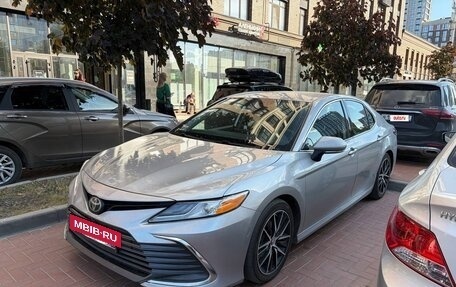 Toyota Camry, 2021 год, 2 950 000 рублей, 5 фотография