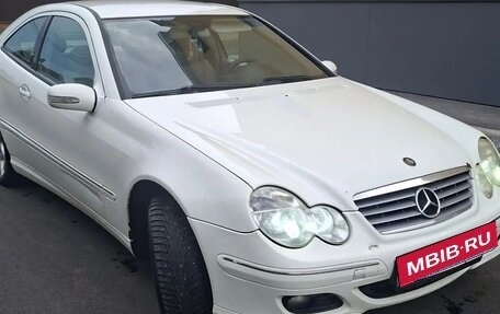 Mercedes-Benz C-Класс, 2006 год, 560 000 рублей, 1 фотография