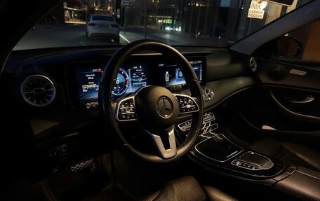 Mercedes-Benz E-Класс, 2019 год, 2 500 000 рублей, 10 фотография