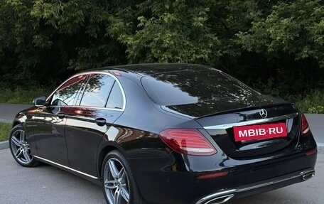 Mercedes-Benz E-Класс, 2019 год, 2 500 000 рублей, 5 фотография