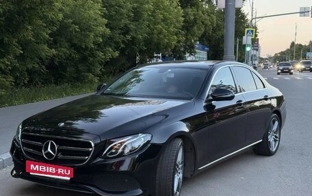 Mercedes-Benz E-Класс, 2019 год, 2 500 000 рублей, 6 фотография