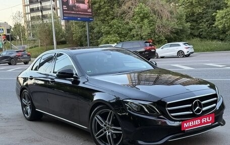 Mercedes-Benz E-Класс, 2019 год, 2 500 000 рублей, 3 фотография