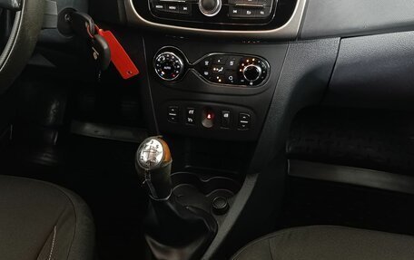 Renault Sandero II рестайлинг, 2015 год, 950 000 рублей, 14 фотография