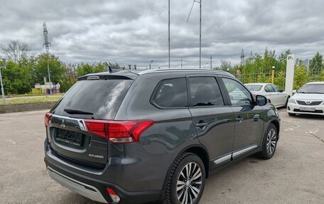 Mitsubishi Outlander III рестайлинг 3, 2018 год, 1 999 000 рублей, 2 фотография