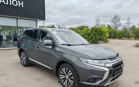 Mitsubishi Outlander III рестайлинг 3, 2018 год, 1 999 000 рублей, 3 фотография