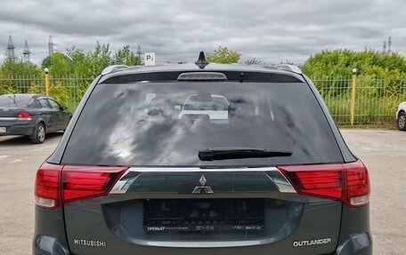 Mitsubishi Outlander III рестайлинг 3, 2018 год, 1 999 000 рублей, 6 фотография