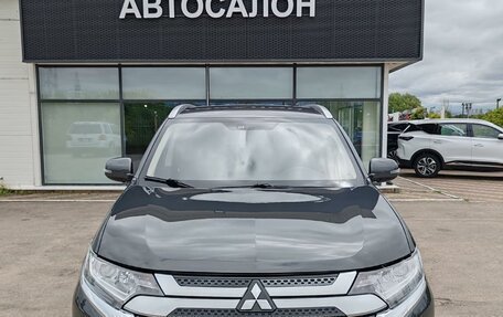 Mitsubishi Outlander III рестайлинг 3, 2018 год, 1 999 000 рублей, 5 фотография