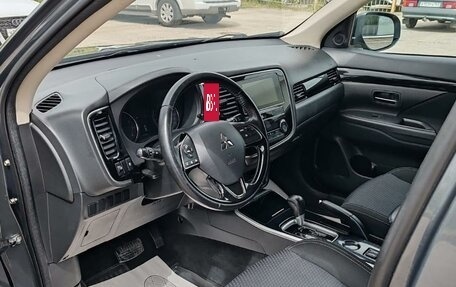 Mitsubishi Outlander III рестайлинг 3, 2018 год, 1 999 000 рублей, 8 фотография