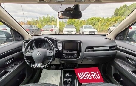 Mitsubishi Outlander III рестайлинг 3, 2018 год, 1 999 000 рублей, 9 фотография
