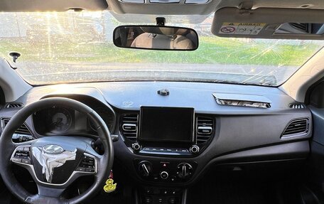 Hyundai Solaris II рестайлинг, 2021 год, 460 000 рублей, 2 фотография