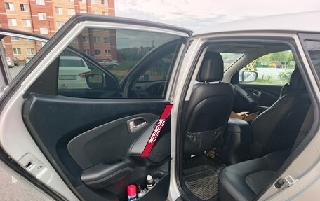 Hyundai ix35 I рестайлинг, 2011 год, 900 000 рублей, 10 фотография
