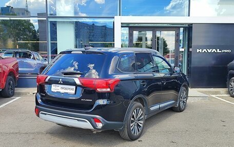 Mitsubishi Outlander III рестайлинг 3, 2019 год, 1 999 000 рублей, 5 фотография