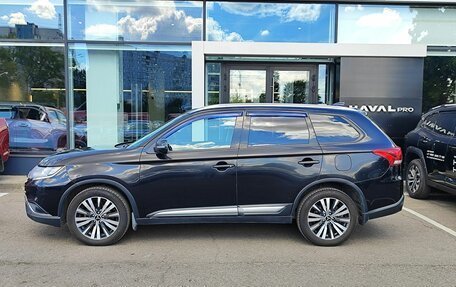 Mitsubishi Outlander III рестайлинг 3, 2019 год, 1 999 000 рублей, 8 фотография
