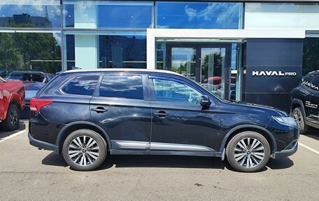 Mitsubishi Outlander III рестайлинг 3, 2019 год, 1 999 000 рублей, 4 фотография
