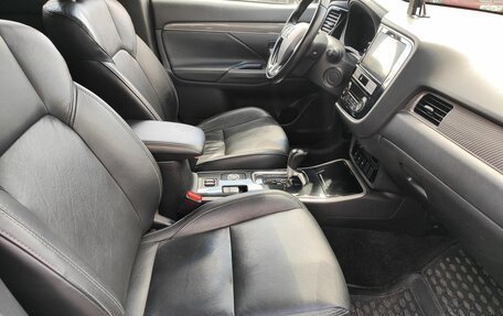 Mitsubishi Outlander III рестайлинг 3, 2019 год, 1 999 000 рублей, 9 фотография