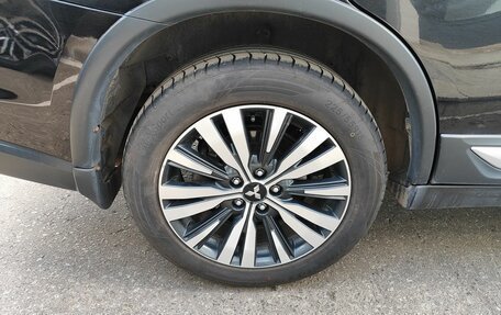 Mitsubishi Outlander III рестайлинг 3, 2019 год, 1 999 000 рублей, 12 фотография
