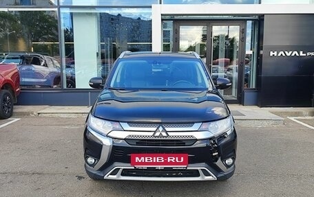 Mitsubishi Outlander III рестайлинг 3, 2019 год, 1 999 000 рублей, 2 фотография