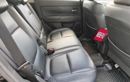 Mitsubishi Outlander III рестайлинг 3, 2019 год, 1 999 000 рублей, 11 фотография