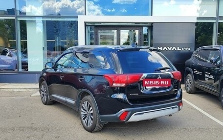 Mitsubishi Outlander III рестайлинг 3, 2019 год, 1 999 000 рублей, 7 фотография