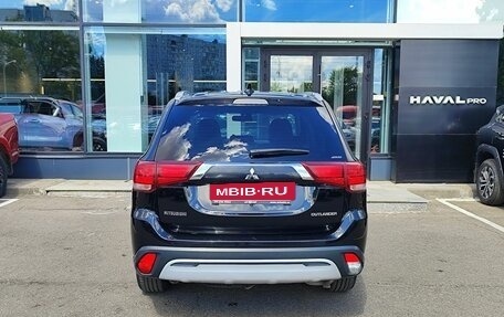 Mitsubishi Outlander III рестайлинг 3, 2019 год, 1 999 000 рублей, 6 фотография