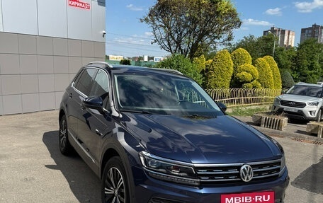 Volkswagen Tiguan II, 2018 год, 2 599 900 рублей, 2 фотография