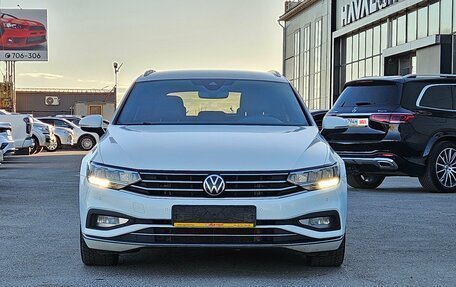 Volkswagen Passat B8 рестайлинг, 2020 год, 1 790 000 рублей, 2 фотография