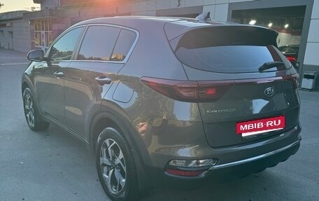 KIA Sportage IV рестайлинг, 2020 год, 2 300 000 рублей, 2 фотография