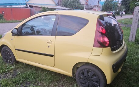 Peugeot 107 I рестайлинг, 2013 год, 380 000 рублей, 4 фотография