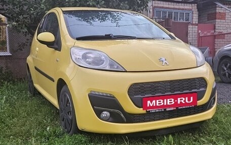 Peugeot 107 I рестайлинг, 2013 год, 380 000 рублей, 2 фотография
