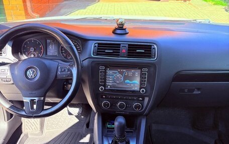 Volkswagen Jetta VI, 2013 год, 1 000 000 рублей, 6 фотография